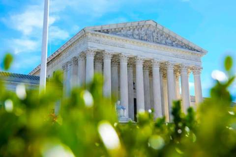 El Tribunal Supremo se ve en el día de las elecciones en Washington el martes 8 de noviembre d ...