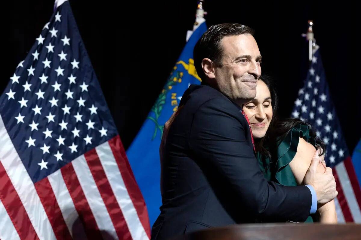 El candidato republicano al Senado de Nevada, Adam Laxalt, abraza a su esposa Jaime Laxalt mien ...