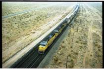 Un tren de Union Pacific viaja entre Jean y Las Vegas. (Archivo de Review-Journal)