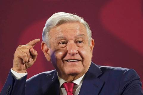 El presidente de México, Andrés Manuel López Obrador, gesticula durante su conferencia de pr ...