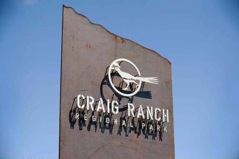 Un indicador de la entrada a Craig Ranch Regional Park en Craig Road, en North Las Vegas. (Davi ...