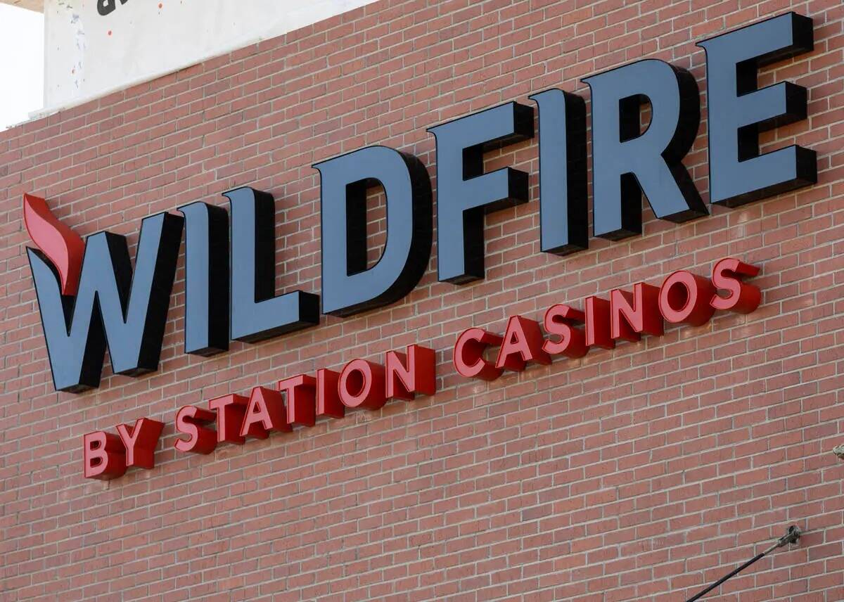 El letrero del nuevo local de Wildfire Casino en 2700 de Fremont Street se ve después de ser i ...