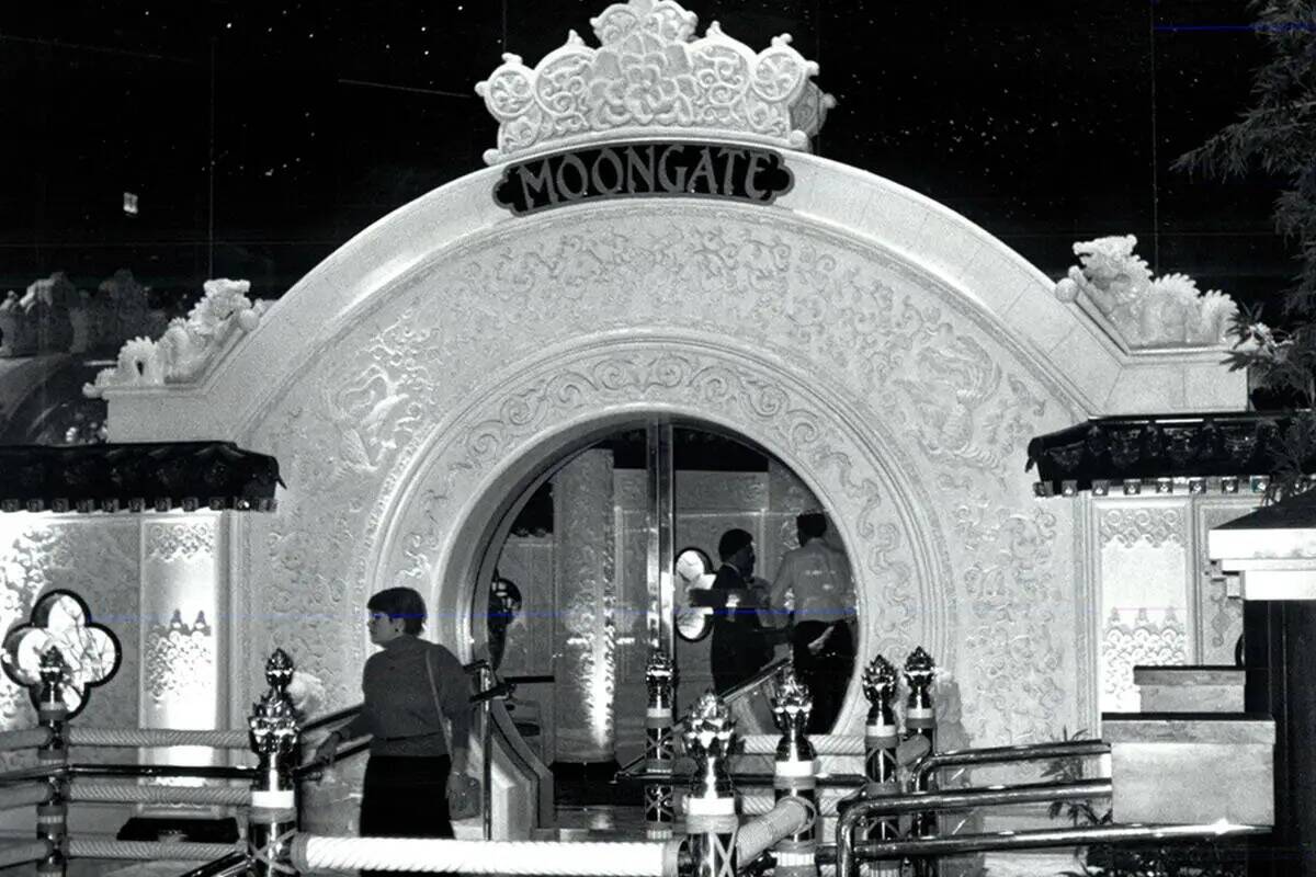 Moongate, un restaurante de cocina cantonesa, en Mirage el día de su inauguración, el 22 de n ...