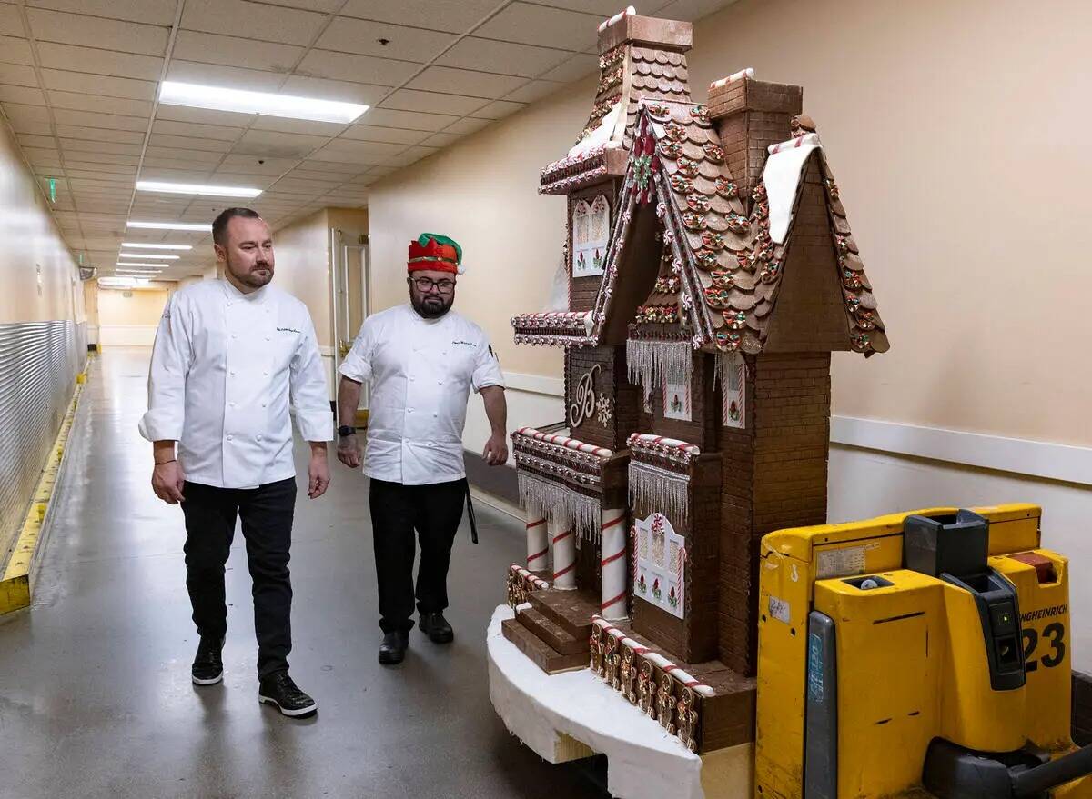 Philippe Angibeau, a la izquierda, chef ejecutivo de pastelería en Bellagio, y Omar Mejia-Orta ...
