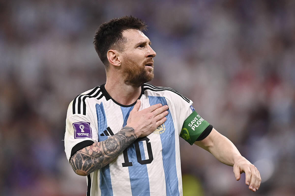 Lionel Messi de Argentina celebra después de anotar el primer gol de su equipo durante el part ...
