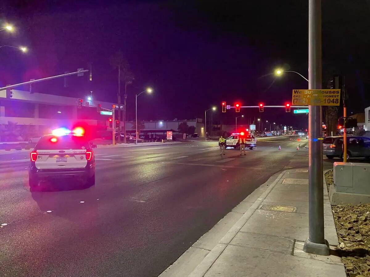 La policía de Las Vegas investiga un homicidio cerca de East Tropicana Avenue y Tamarus Street ...