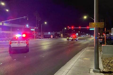 La policía de Las Vegas investiga un homicidio cerca de East Tropicana Avenue y Tamarus Street ...