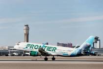 Un avión de Frontier Airlines aterriza en el Aeropuerto Internacional McCarran de Las Vegas el ...