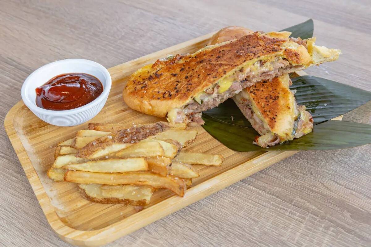 Un 305 Sandwich de Mercadito, una bodega cubana que celebra su gran apertura el 1 de diciembre ...