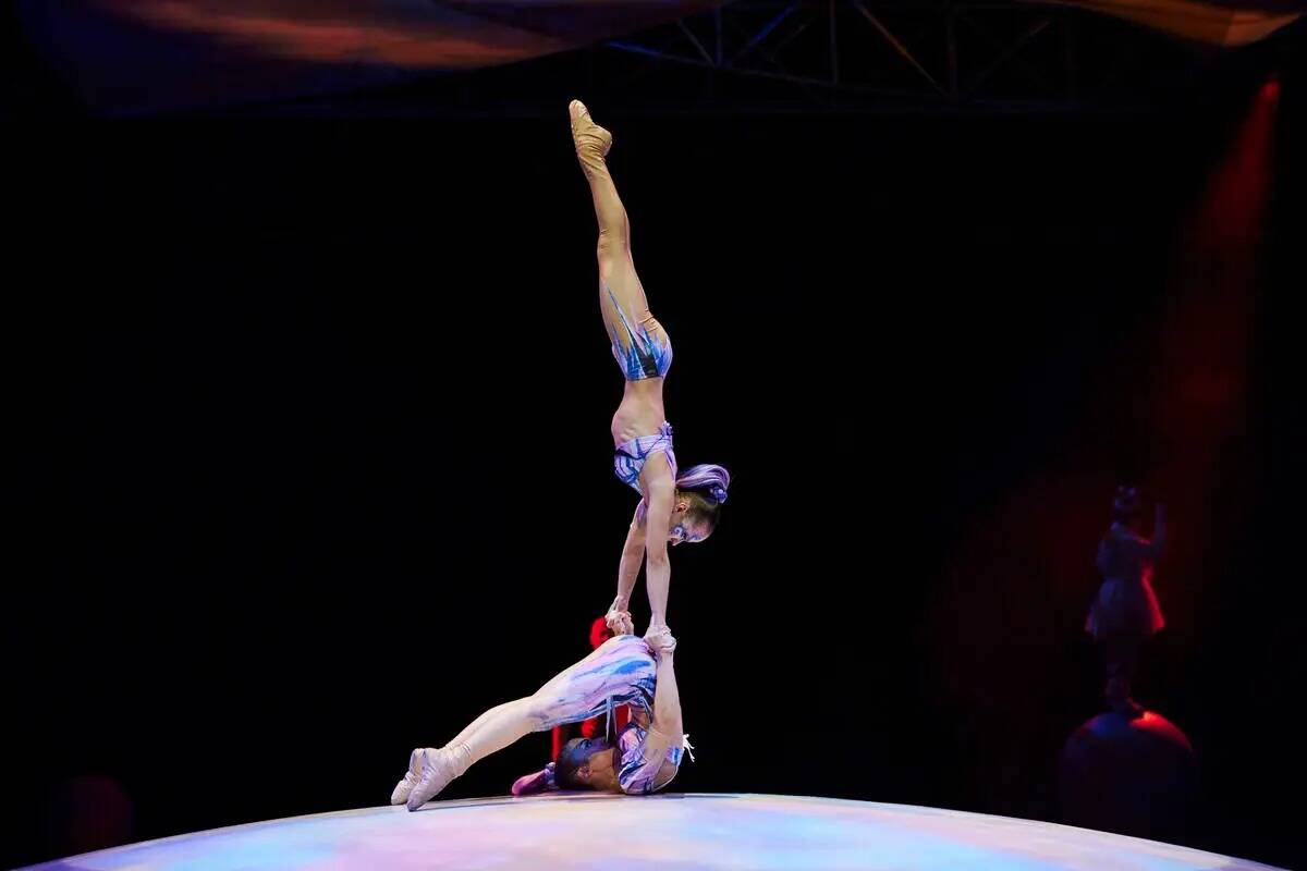 El acto mano a mano en "Mystery" del Cirque du Soleil en Treasure Island. (Cirque du Soleil)