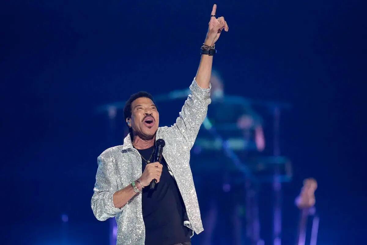 Lionel Richie se presenta en la primera noche del iHeartRadio Music Festival 2022, el viernes 2 ...