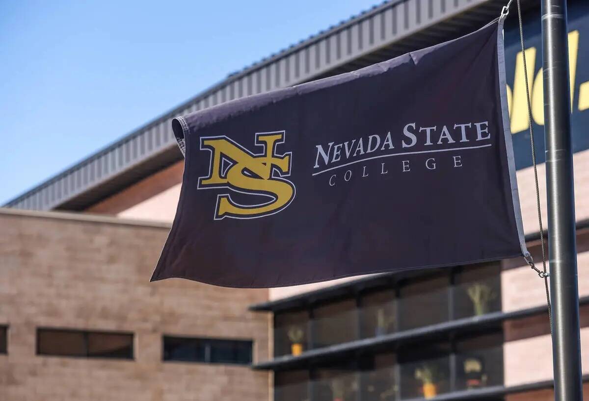Una bandera en Nevada State College en Henderson el martes 29 de noviembre de 2022. (Rachel Ast ...
