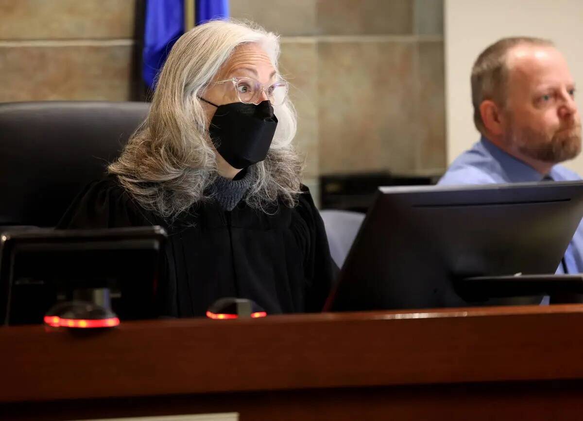La jueza de distrito Christy Craig preside el tribunal durante una audiencia para Yoni Barrios ...