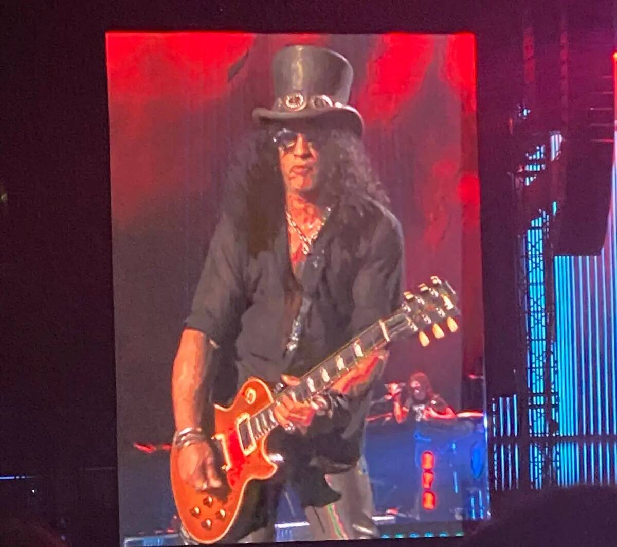 Guns N' Roses toca en Allegiant Stadium el viernes 27 de agosto de 2021. (John Katsilometes/Las ...
