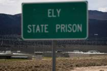 En esta foto de archivo del 11 de julio de 2018, un cartel marca la entrada de Ely State Prison ...