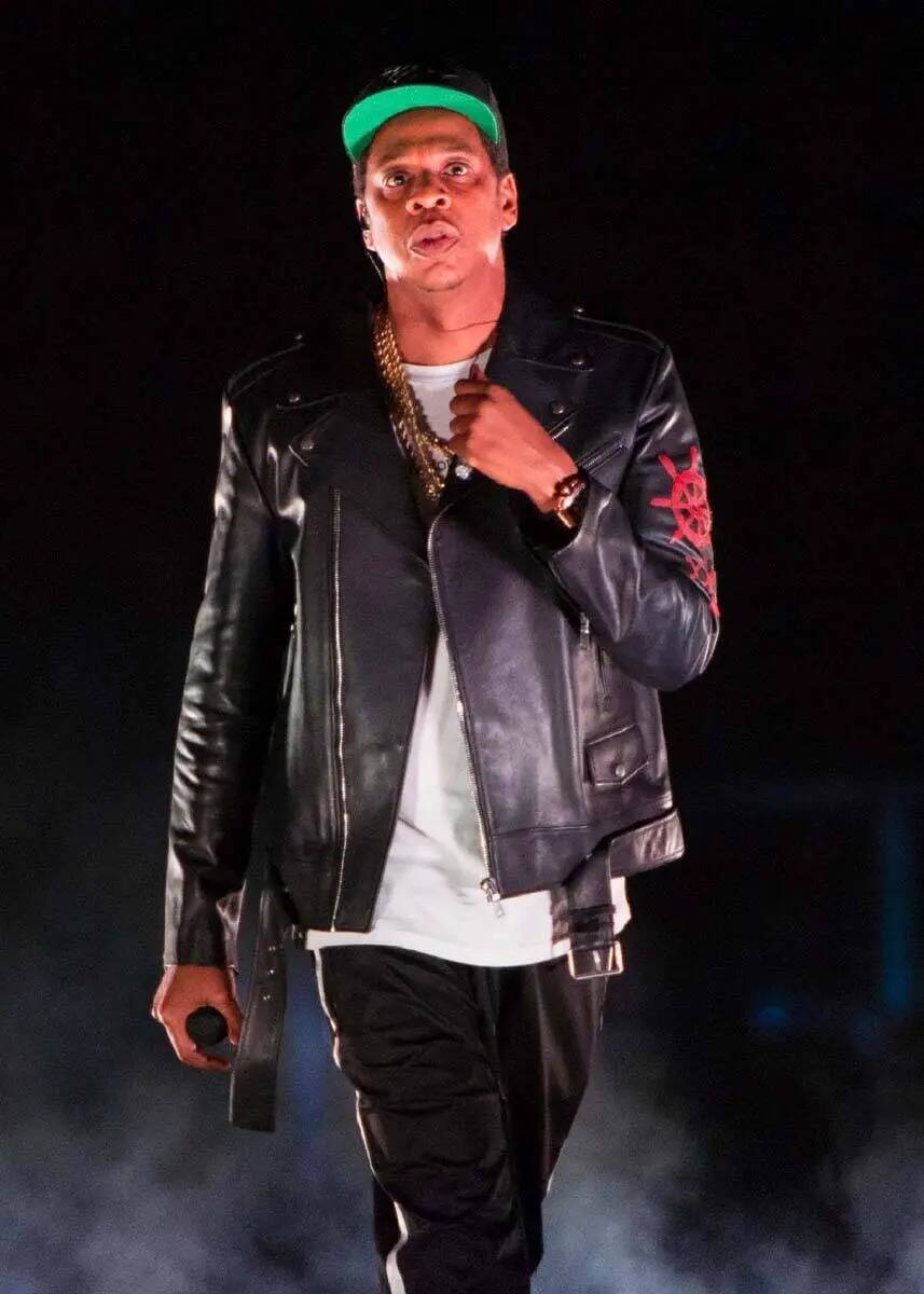 En esta foto de archivo del 26 de noviembre de 2017, Jay-Z se presenta en la gira 4:44 en Barcl ...