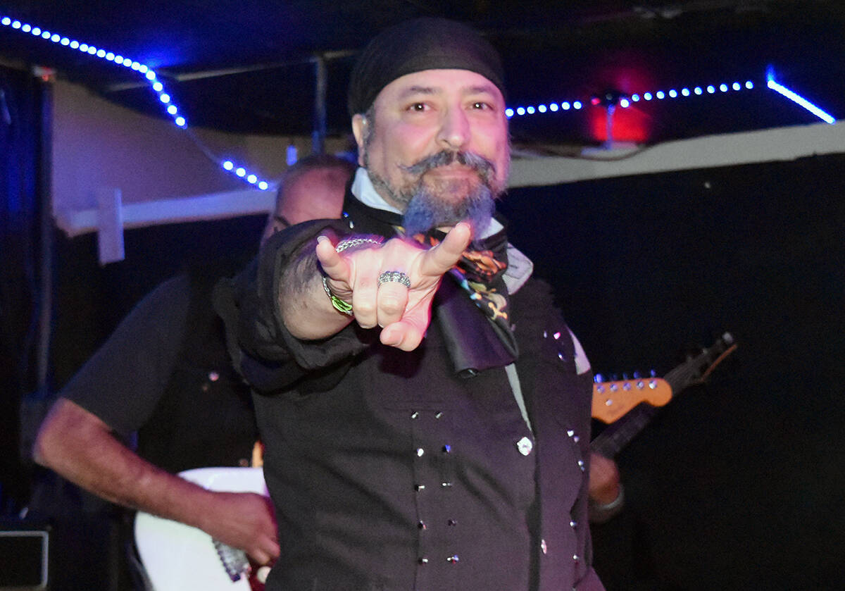 Isidro Aguirre es el nuevo vocalista de Pancho Villa, una agrupación que rinde un homenaje met ...