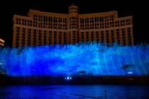 Un muro de llamas azules durante el debut del nuevo espectáculo acuático basado en "Game of T ...