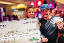El visitante hawaiano John A. se llevó un premio mayor de 337,654 dólares el jueves 8 de dici ...