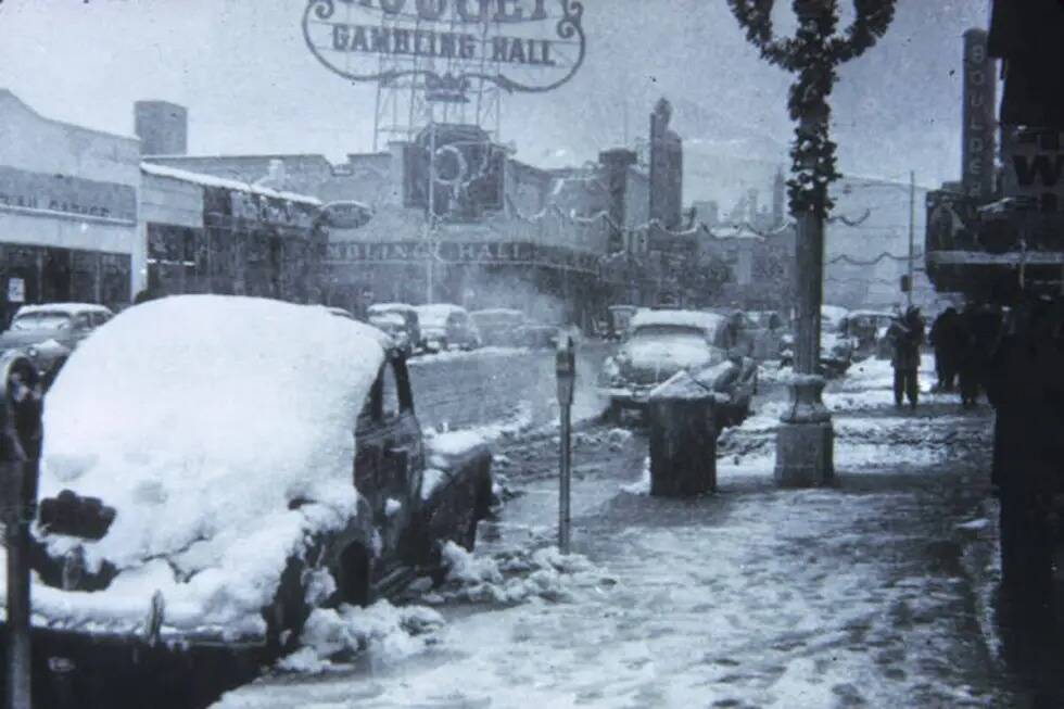 Autos cubiertos de nieve en Fremont Street en la década de 1930. (Colección fotográfica Elbe ...