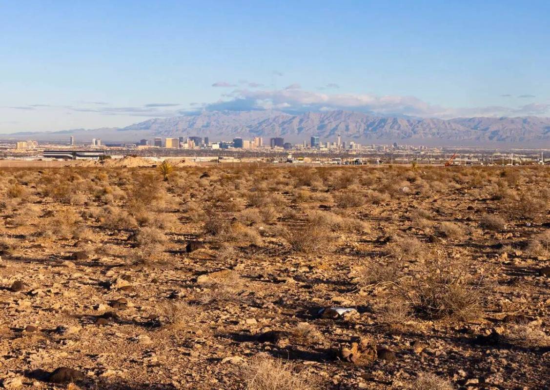 Terreno vacío donde Station Casinos planea construir un resort de 600 habitaciones justo al oe ...