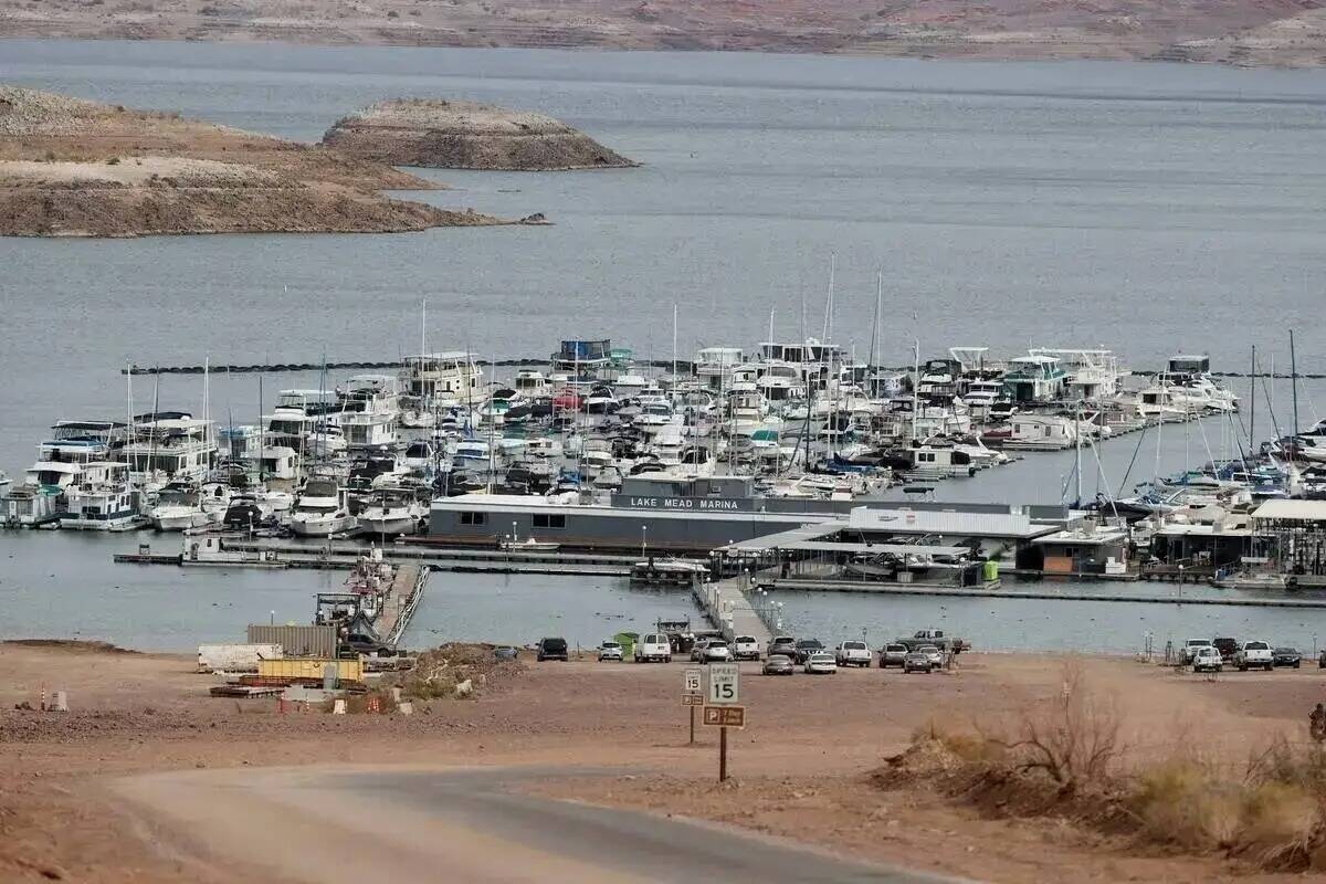 Embarcaciones atracadas en el Lake Mead Marina del Lago Mead el 5 de diciembre de 2022. (K.M. C ...