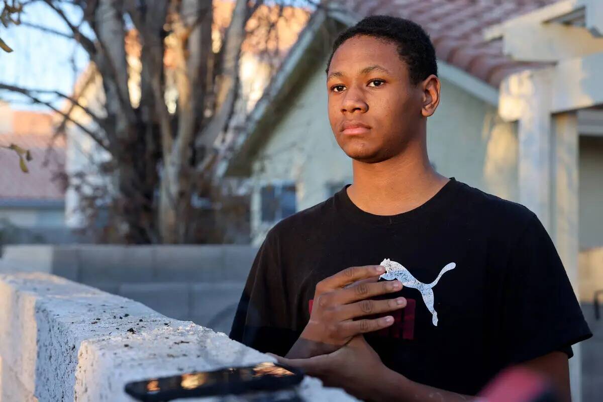 Kristian Rogers, de 14 años, que saltó el muro de su patio trasero para ayudar a las víctima ...