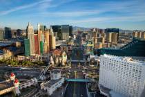 El Strip de Las Vegas mirando hacia el norte con el Tropicana, MGM Grand y New York-New York, e ...