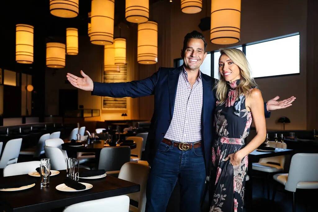 Bill Rancic y su esposa, Giuliana Rancic, en su restaurante, RPM Italian, en Forum Shops de Cae ...