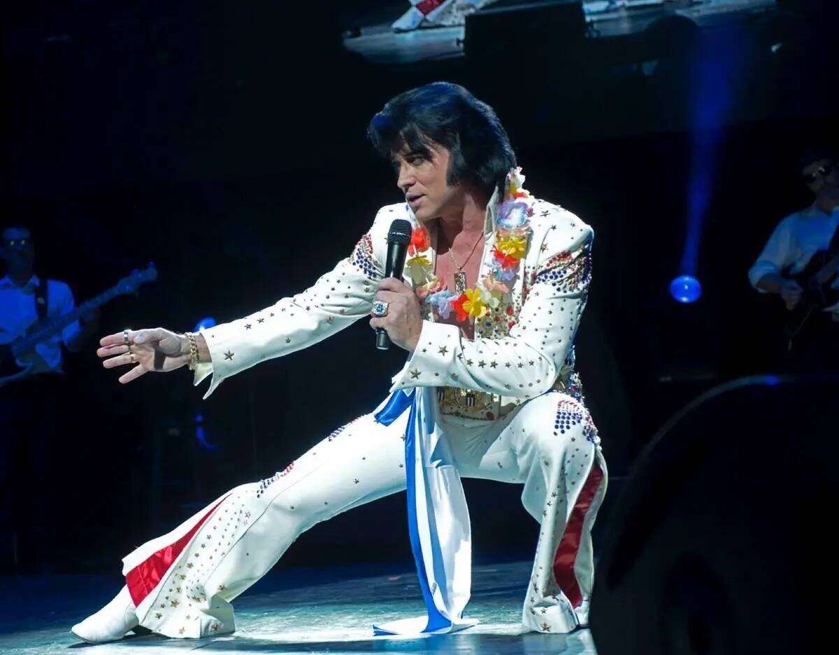 Bill Cherry, campeón del concurso Ultimate Elvis Tribute Artist de 2009, forma parte del repar ...