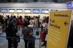 Southwest cancela más vuelos, espera retomar su itinerario habitual el viernes