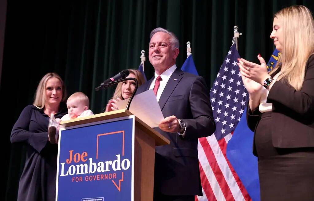 El gobernador electo de Nevada, el alguacil Joe Lombardo, da un discurso de victoria en su alma ...