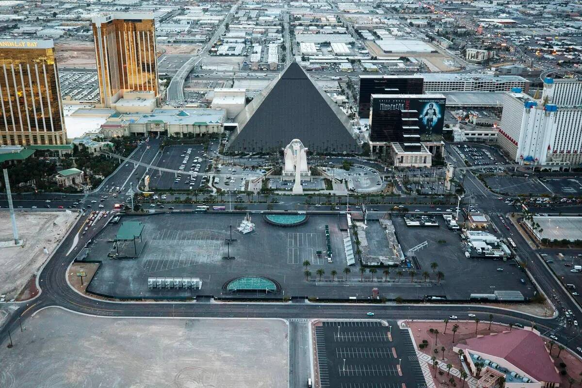 Foto de archivo de 2018 que muestra los terrenos de Las Vegas Village, el sitio de la masacre d ...