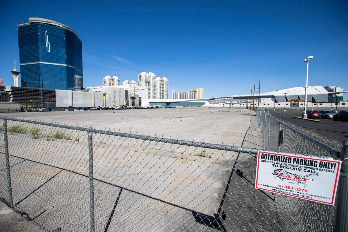 Los terrenos adquiridos por el Grupo Siegel se ven junto al Peppermill, a lo largo de Las Vegas ...