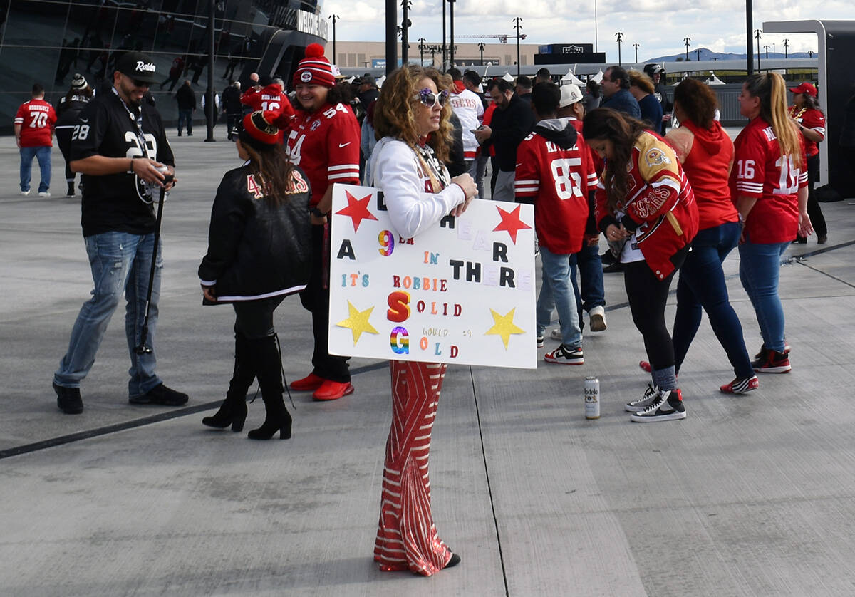 Aficionados de San Francisco 49ers hicieron el viaje desde la bahía y totalizaron más del 60 ...