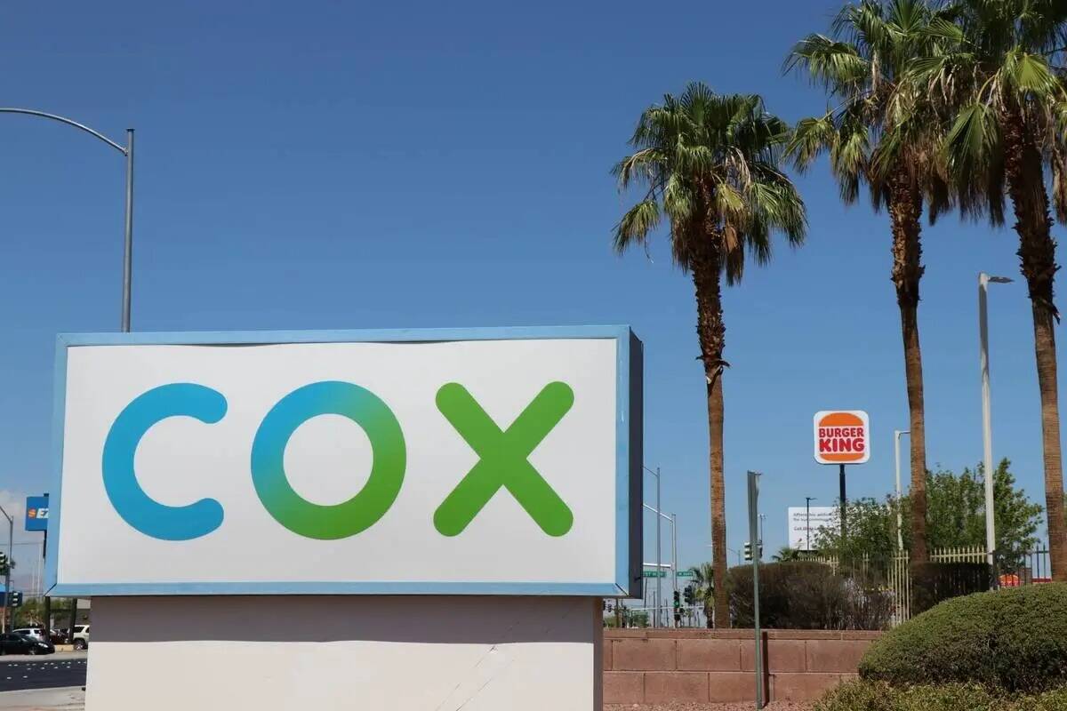 Un cartel de Cox Communications ubicado en North Rancho Drive en Las Vegas el lunes 29 de agost ...