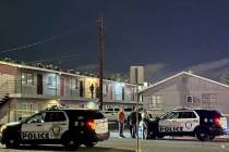 La policía de Las Vegas investiga un homicidio en un edificio de apartamentos detrás del Stra ...