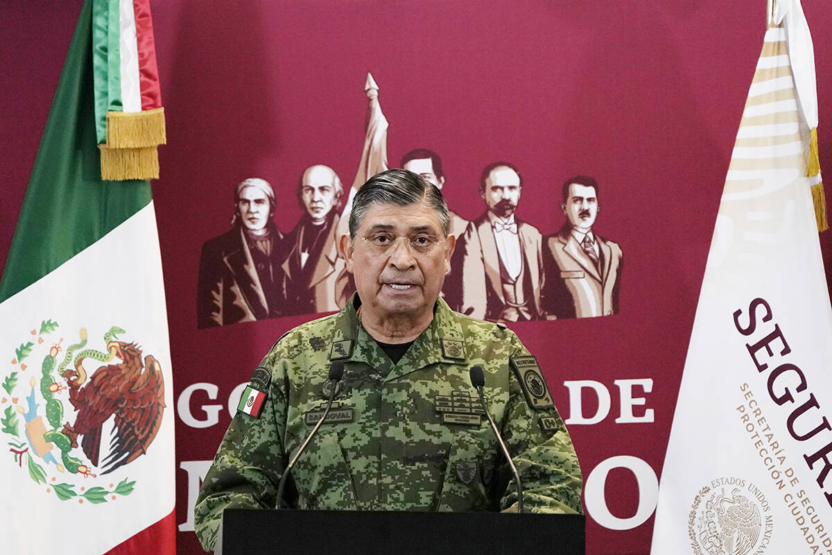 El secretario de Defensa de México, Luis Cresencio Sandoval, anuncia el arresto de Ovidio dura ...