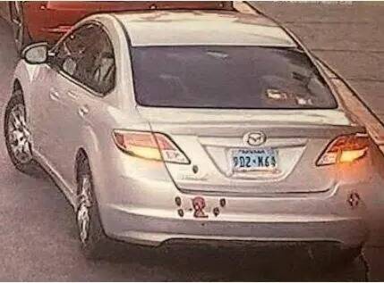 La policía de Las Vegas publicó esta foto de un Mazda 6 plateado de 2009 con placas de Nevada ...
