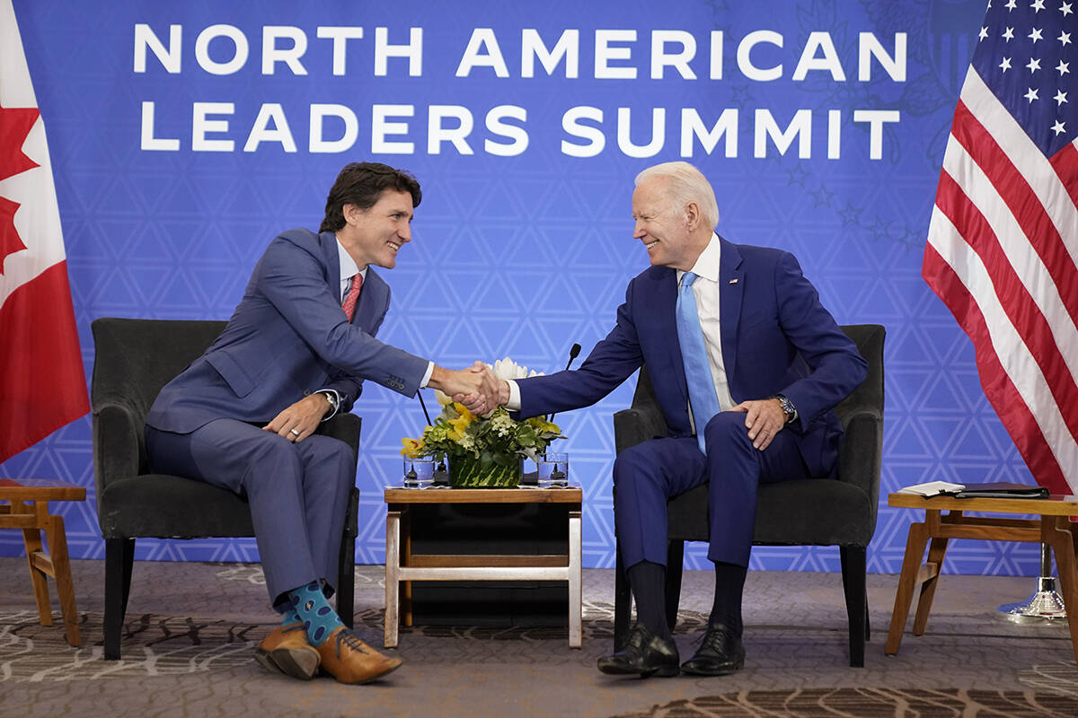 El presidente Joe Biden se reúne con el primer ministro canadiense, Justin Trudeau, en el hote ...