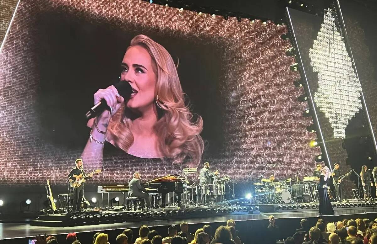Adele en la noche de apertura de "Weekends With Adele" en Colosseum de Caesars Palace el vierne ...
