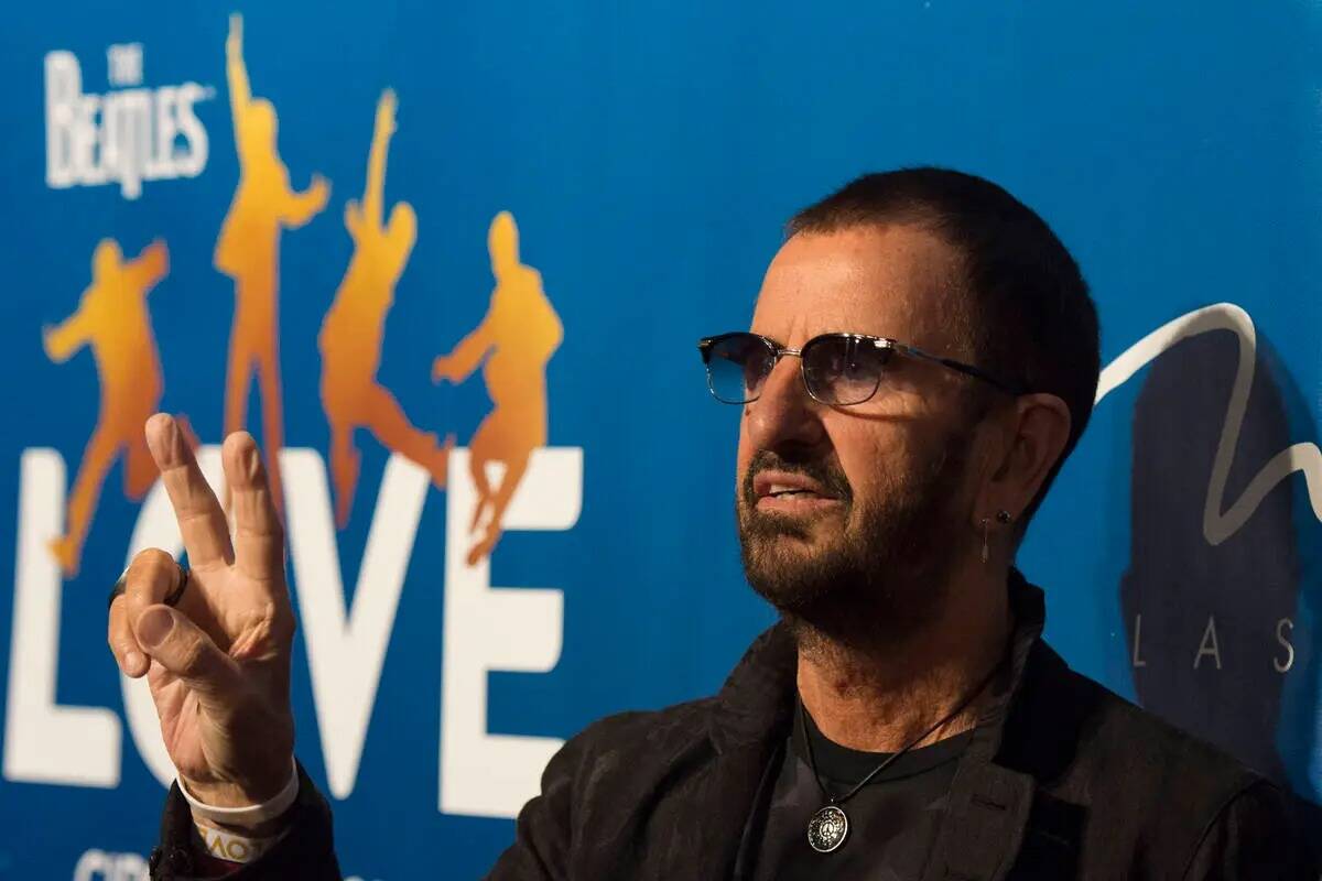 El baterista de los Beatles, Ringo Starr, posa durante un acto en la alfombra roja para celebra ...
