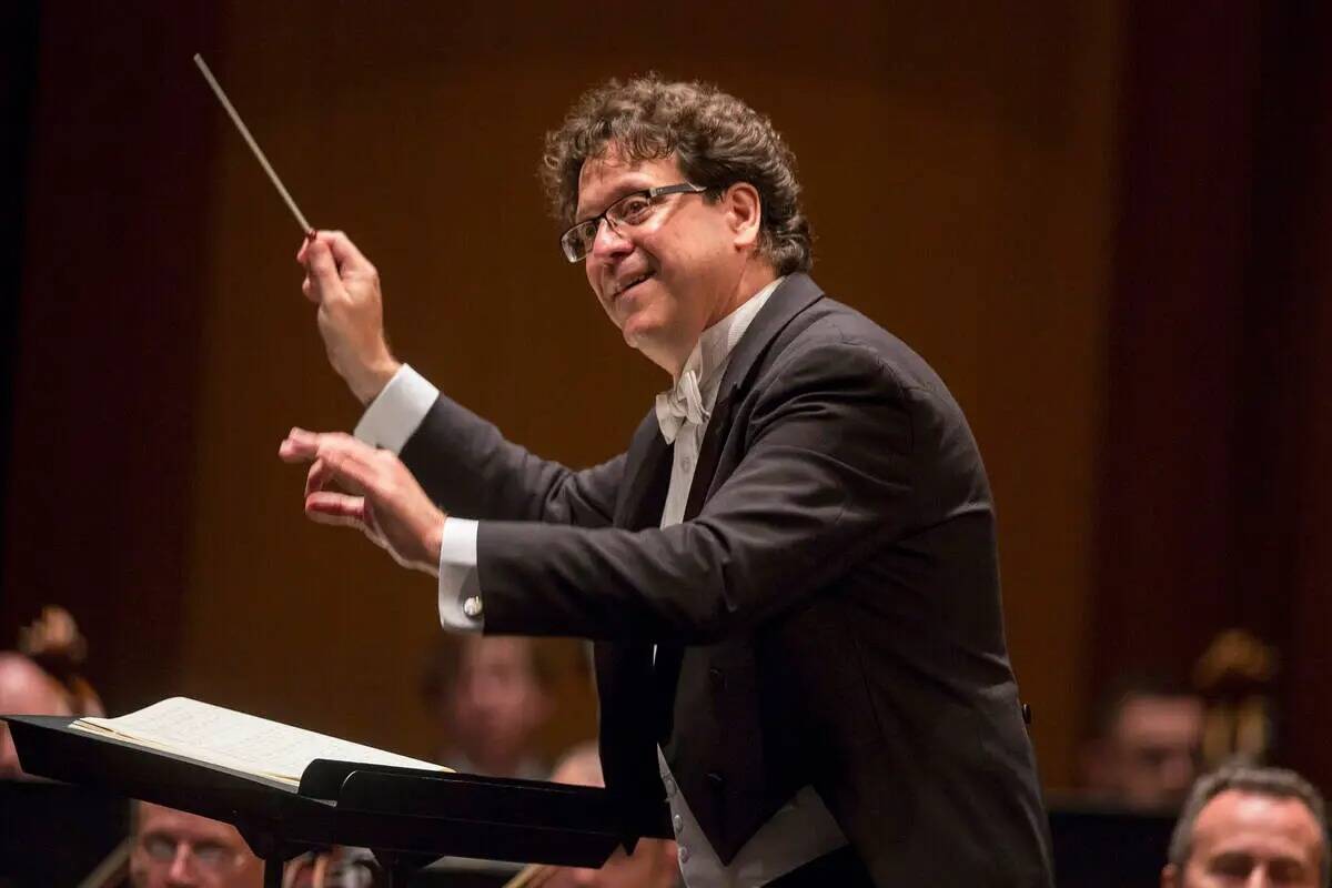 El director musical Donato Cabrera dirige Las Vegas Philharmonic el sábado 7 de septiembre de ...