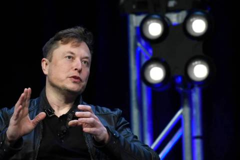 ARCHIVO - Elon Musk, director ejecutivo de Tesla y SpaceX, habla en la Conferencia y Exposició ...