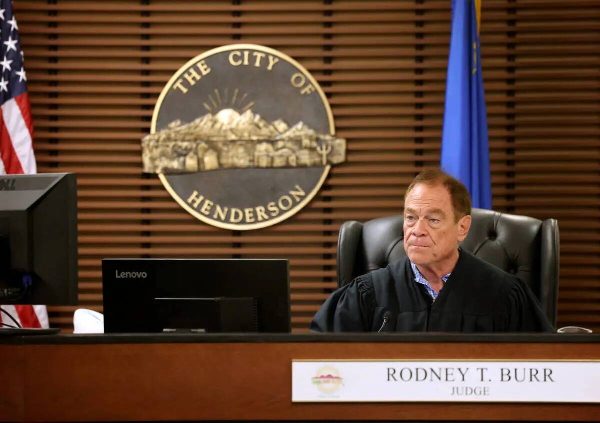 El juez Rodney Burr, preside el Tribunal Municipal de Henderson el jueves 19 de enero de 2023. ...