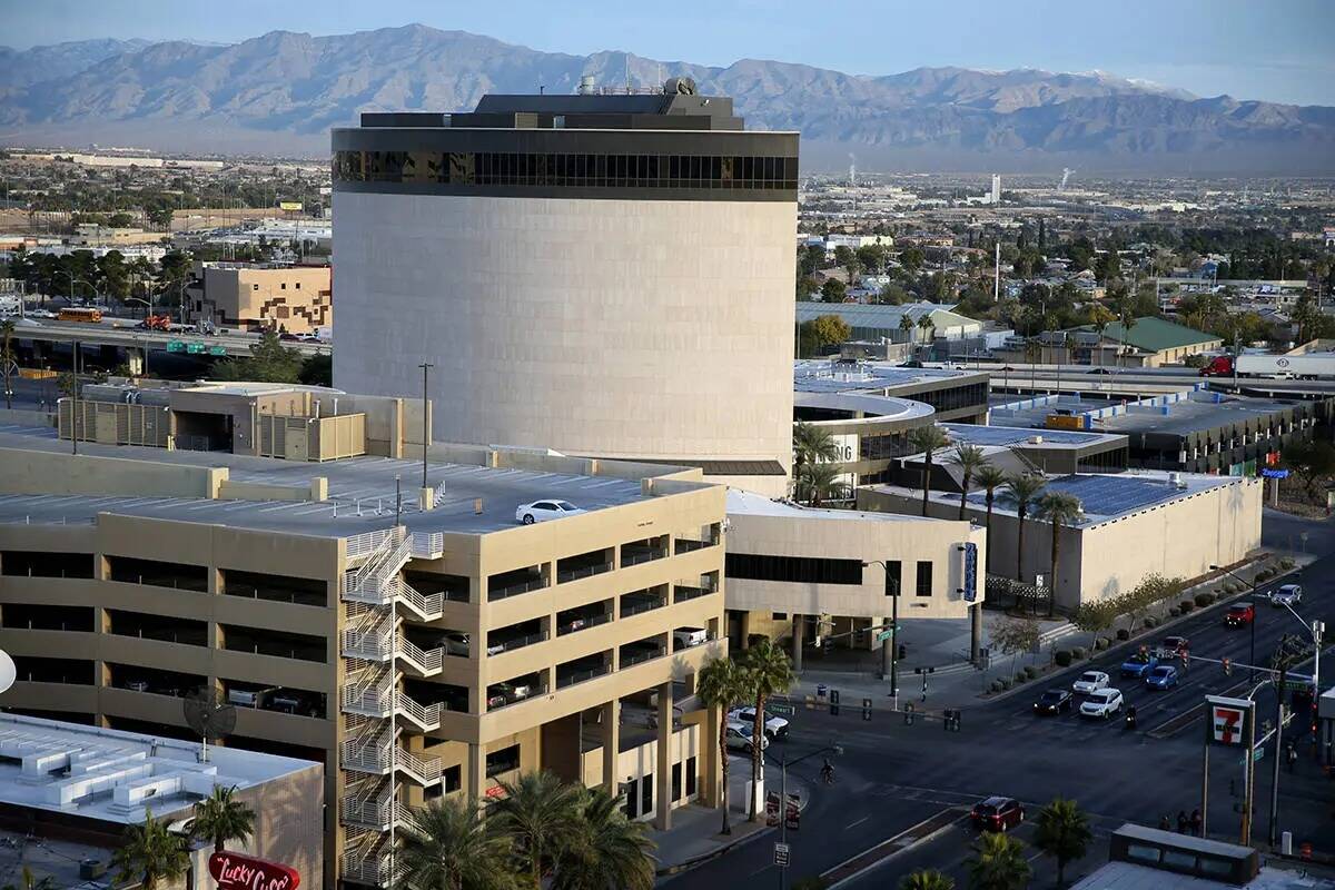 Sede de Zappos en el centro de Las Vegas el Cyber Monday, 2 de diciembre de 2019. (K.M. Cannon/ ...