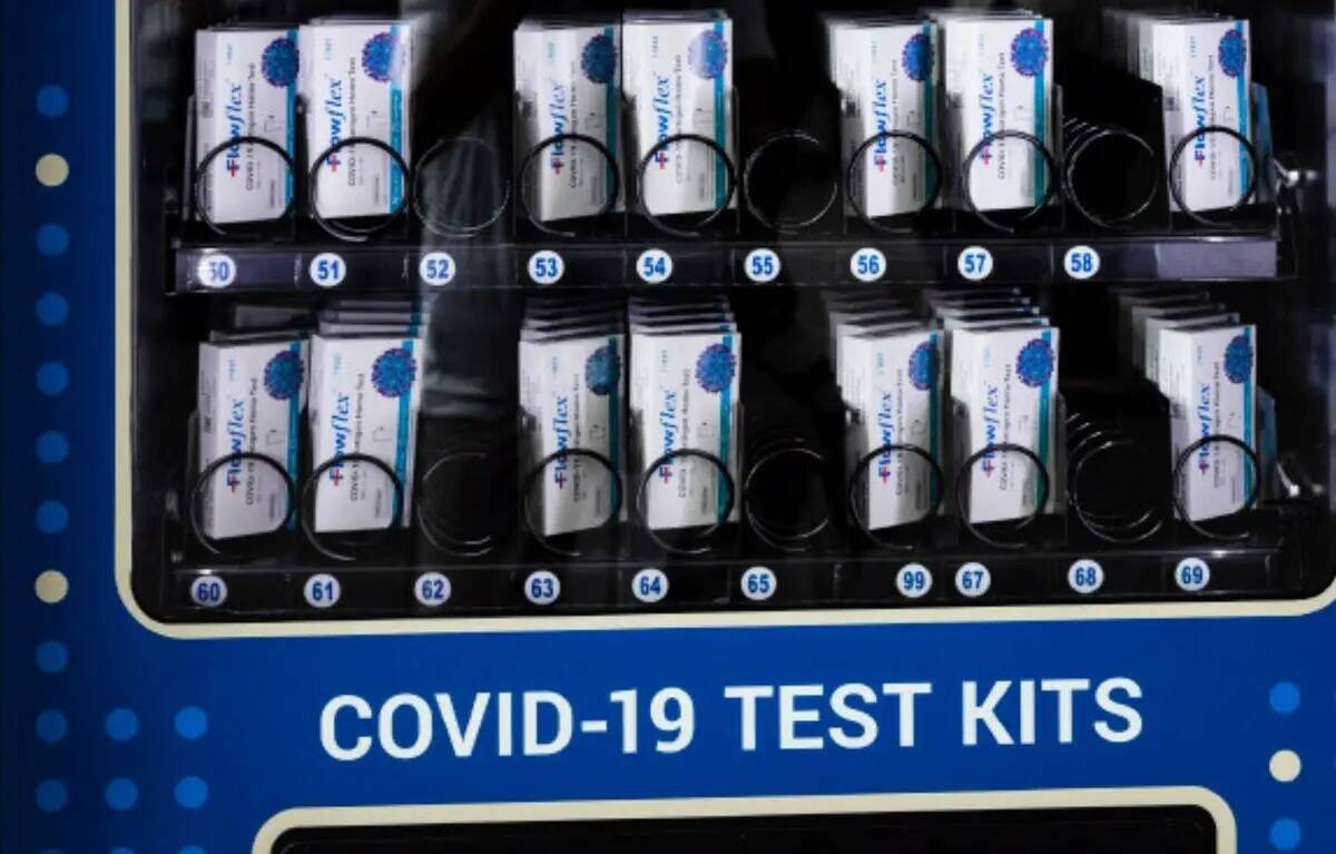 Máquinas expendedoras de kits de prueba de COVID en el centro de transporte Bonneville de RTC ...