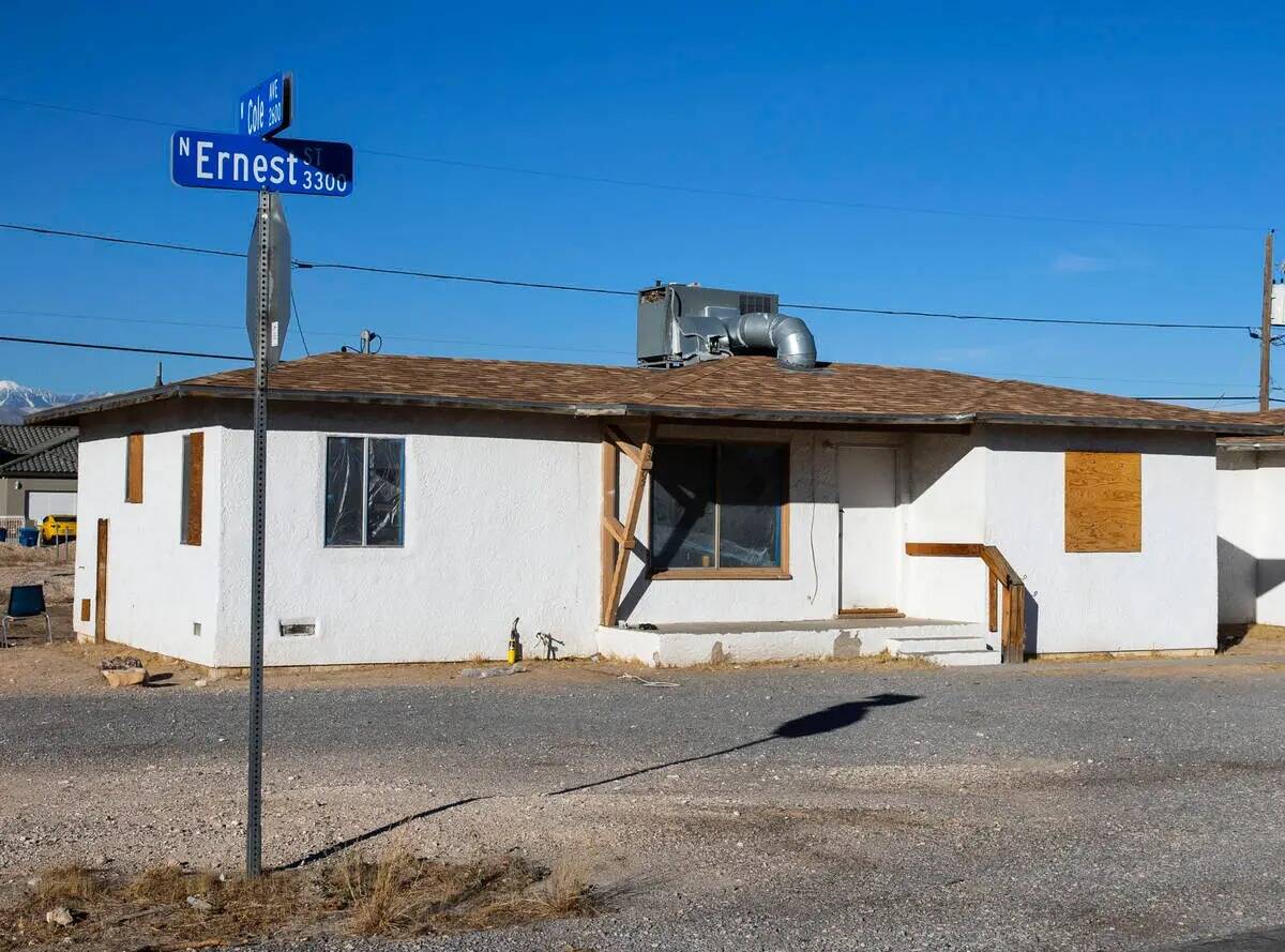 Una pequeña casa en 3305 Ernest St., se muestra el viernes 7 de enero de 2022, en North Las Ve ...