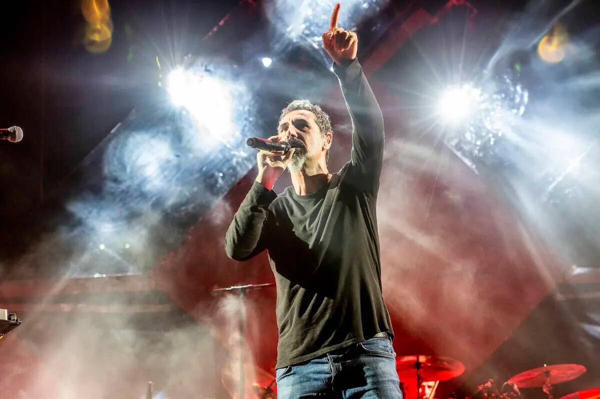 Serj Tankian de System Of A Down se presenta en el Sonic Temple Art and Music Festival en el Ma ...