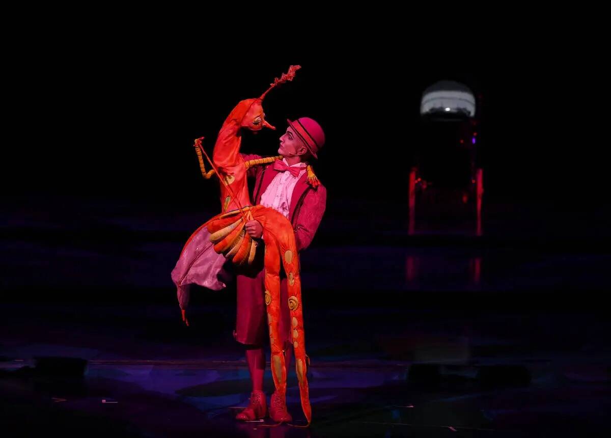 Los artistas de "Mystère" del Cirque du Soleil se presentan en la reapertura de "Mystère" en ...